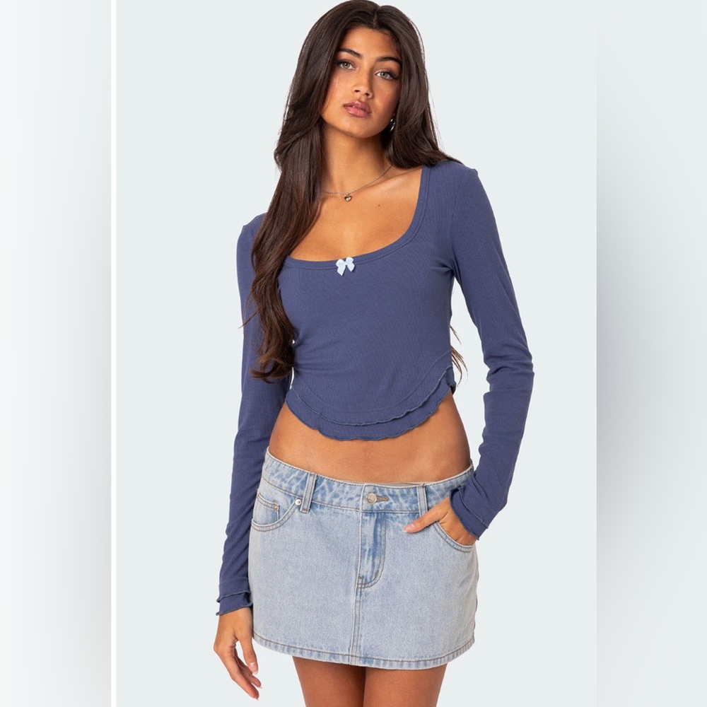 Edikted Yara Ribbed Ruffle Hem Top